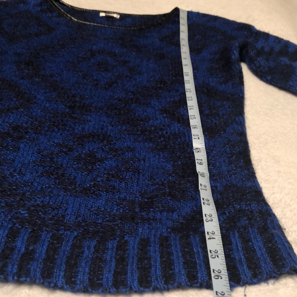 Blue Aztec sweater - Picture 3 of 8